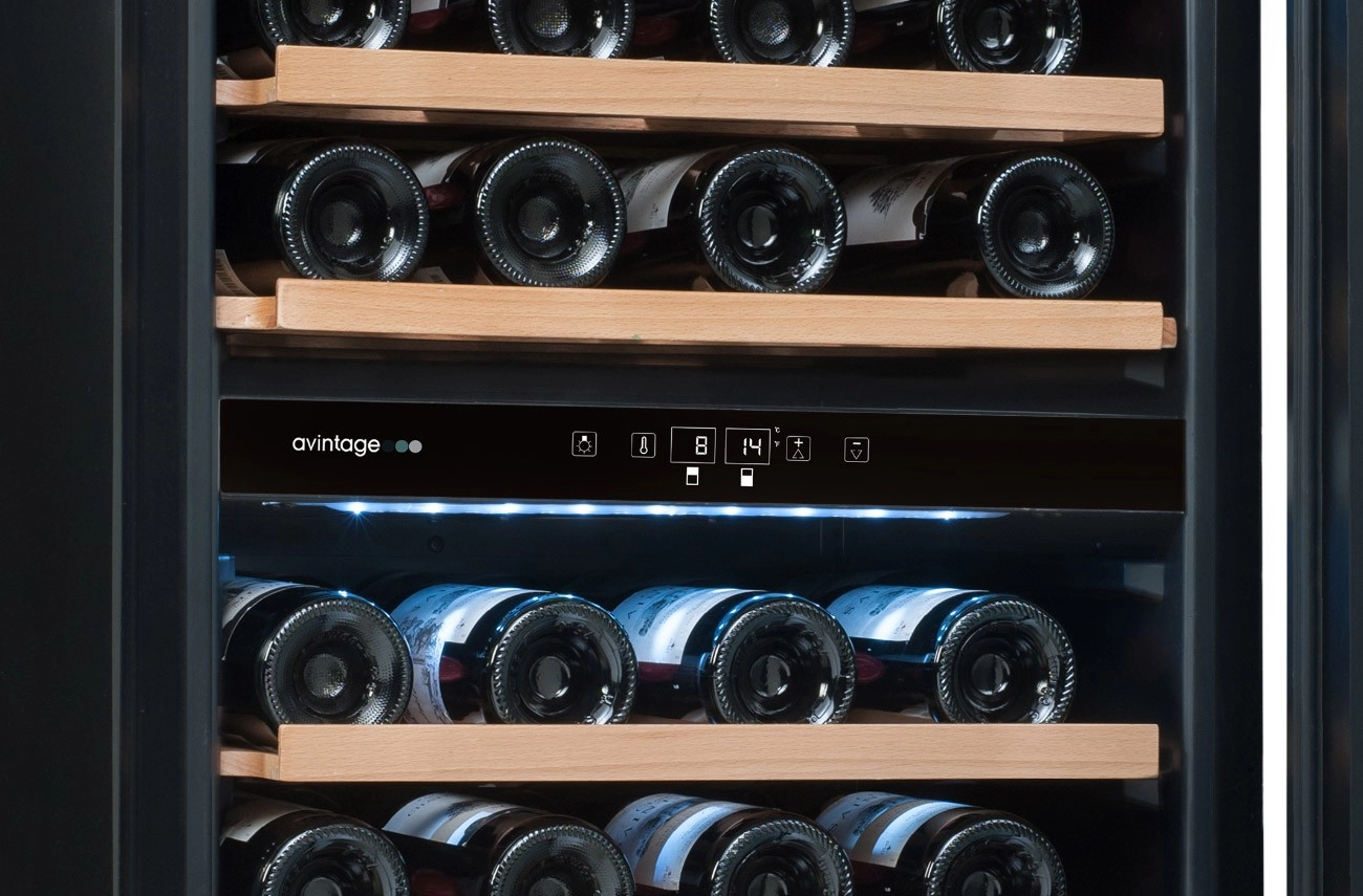 Встраиваемый винный шкаф Avintage AVI82CDZA, 79 бутылок, 123 см, C, Черный