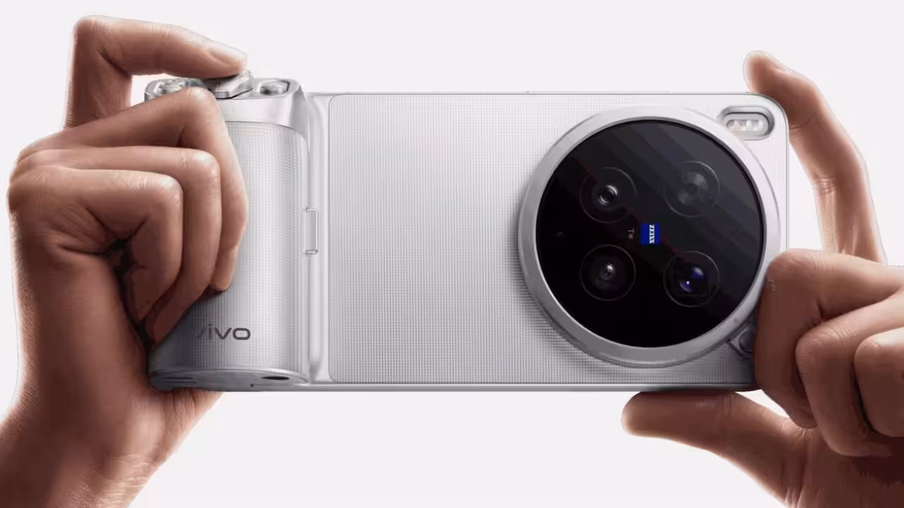 vivo X300 Ultra в режиме камеры с хватом