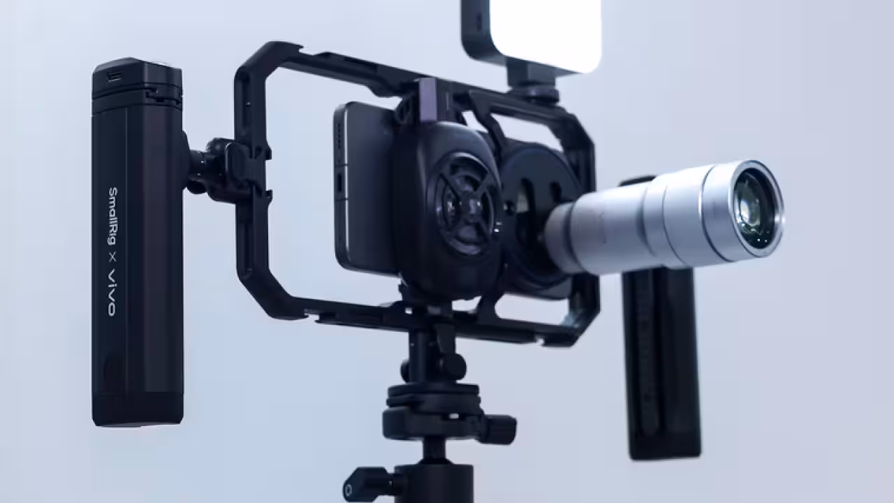 vivo X300 Ultra установлен на профессиональный риг со штативом