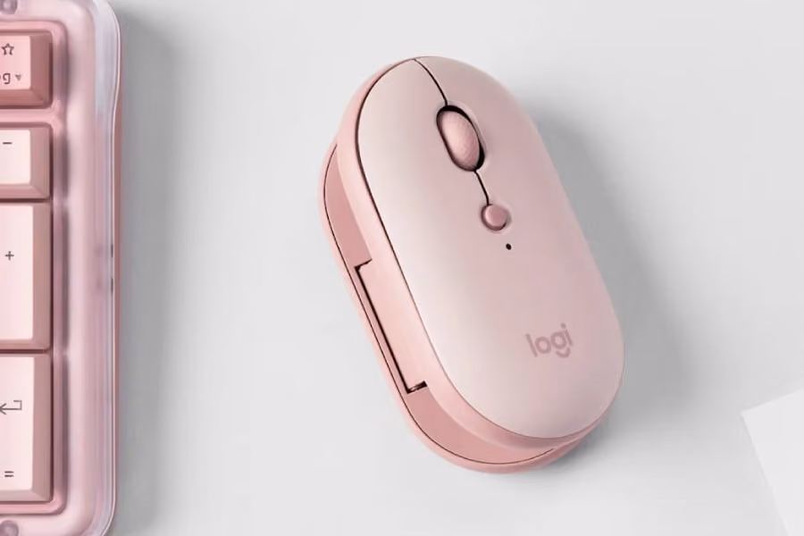 Mouse-ul Logitech Pebble Up pe birou