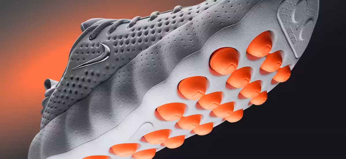 Крупный план кроссовок Nike Mind, демонстрирующий минималистичный дизайн