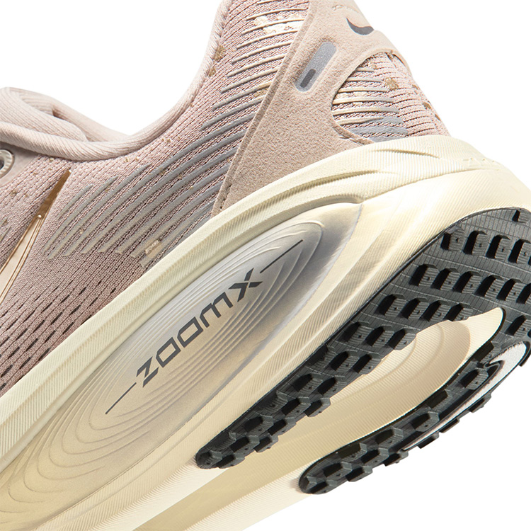 Incaltaminte Sport Nike VOMERO 18 photo 7