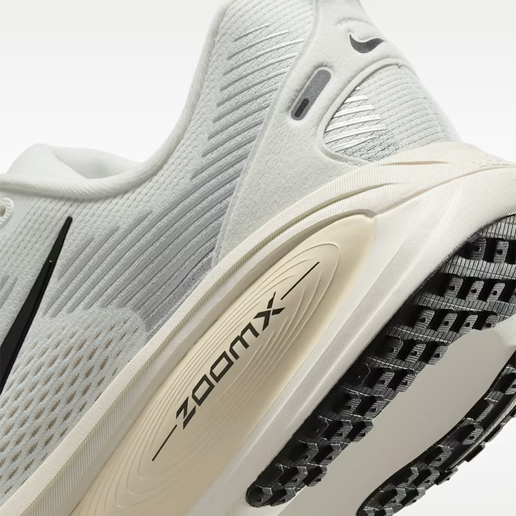 Incaltaminte Sport Nike VOMERO 18 photo 5