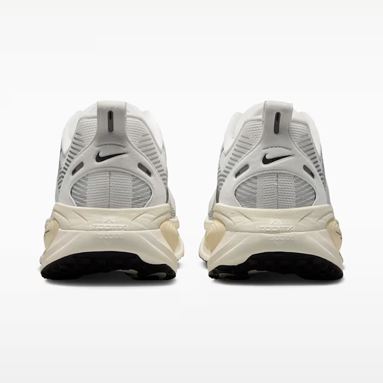 Incaltaminte Sport Nike VOMERO 18 photo 6