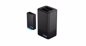 GoPro MAX Dual Battery Charger + Battery - Charge your MAX batteries using a USB port. The MAX Dual Battery Charger optimizes charging, so you’ll get a fully charged battery as quickly as possible. Includes a spare battery 1600mAh. Compatible: MAX