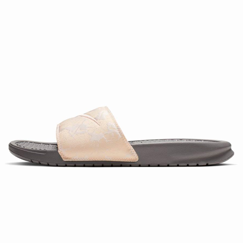 Slapi Nike WMNS BENASSI JDI TXT SE pt Femei / 38 / Gri-bej photo 2