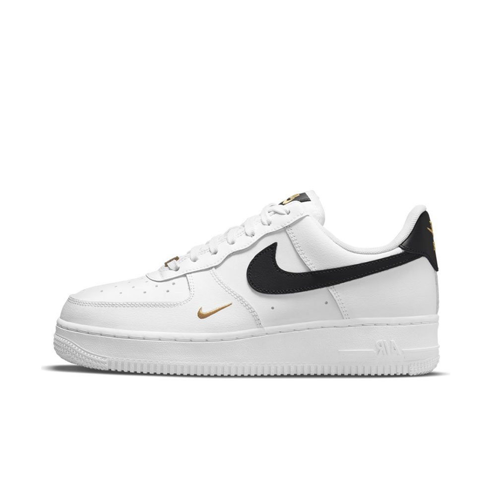Кроссовки Nike WMNS AIR FORCE 1 07 ESS photo Кроссовки Nike WMNS AIR FORCE 1 07 ESS photo
