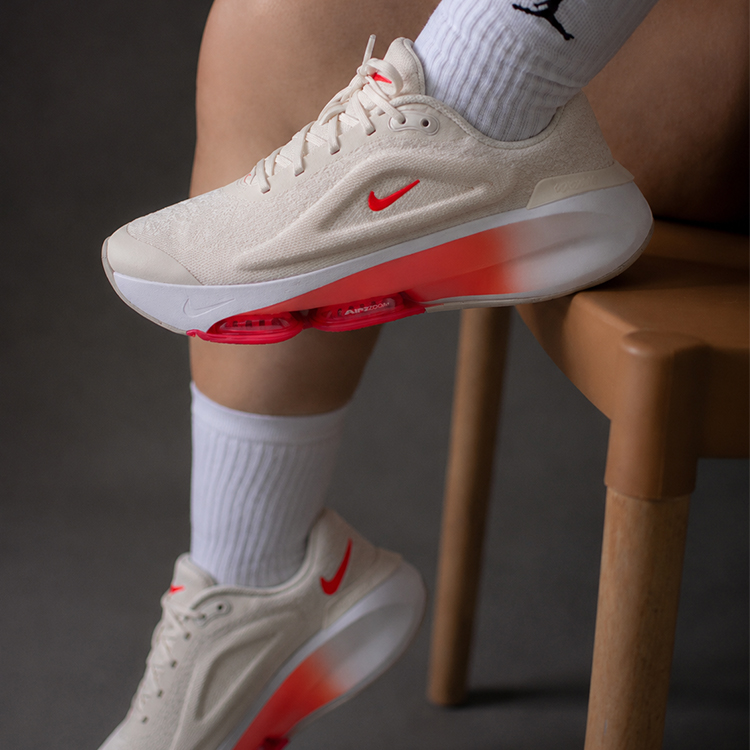 Incaltaminte Sport Nike W VERSAIR pt Femei / 41 / Bej/Rosu photo 4