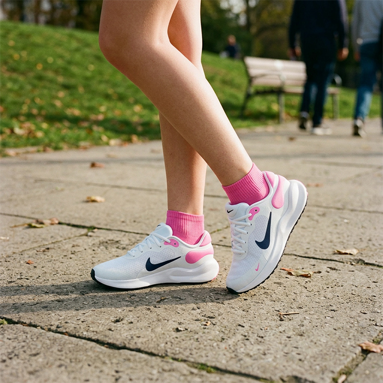 Кроссовки Nike REVOLUTION 7 (GS) / Женский / 36.5 / Белый photo 8