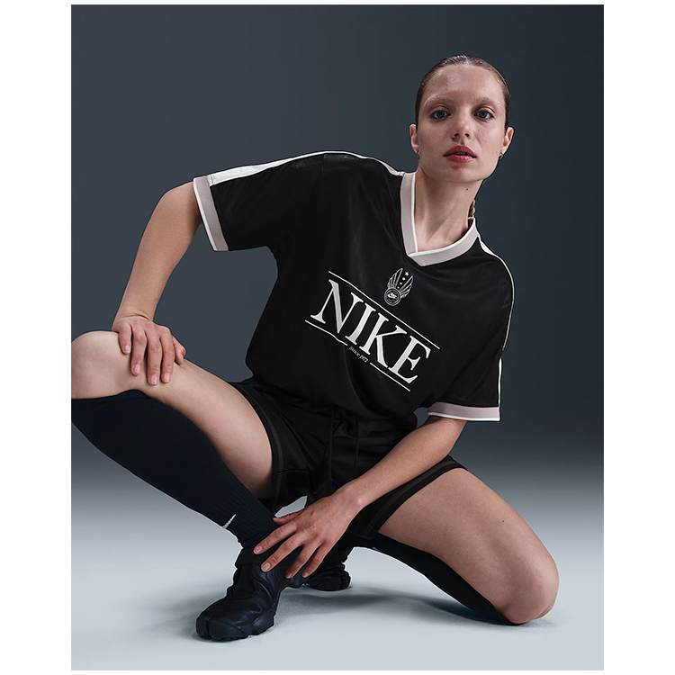 Tricou Nike W NSW V NECK JERSEY S Negru Femei photo 3