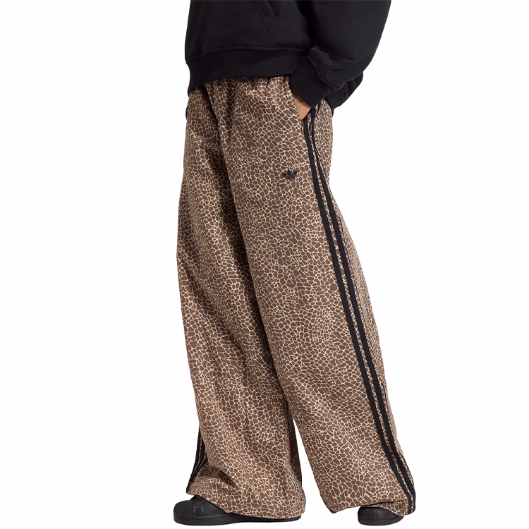 Pantaloni Adidas FIREBIRD OVERSIZED AOP DENIM