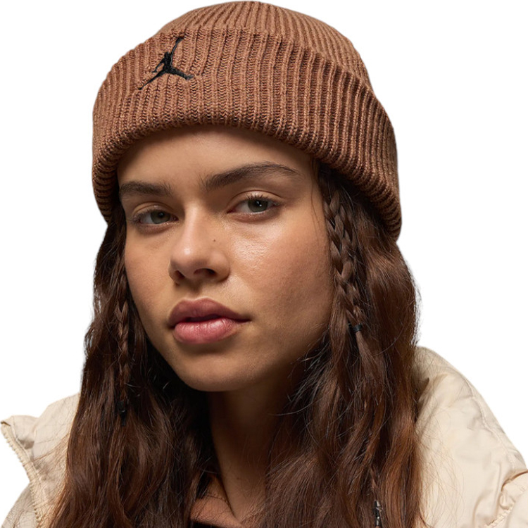 Шапка Nike U J TERRA BEANIE ESS photo Шапка Nike U J TERRA BEANIE ESS photo