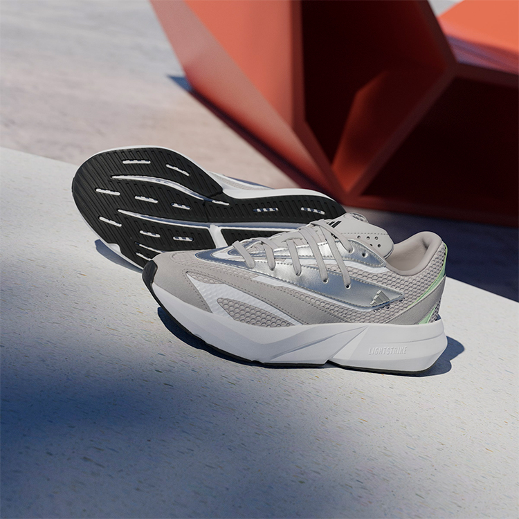 Кроссовки Adidas LIGHTBLAZE photo 3
