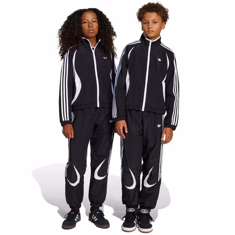 Брюки Adidas WOVEN TRACKPANT