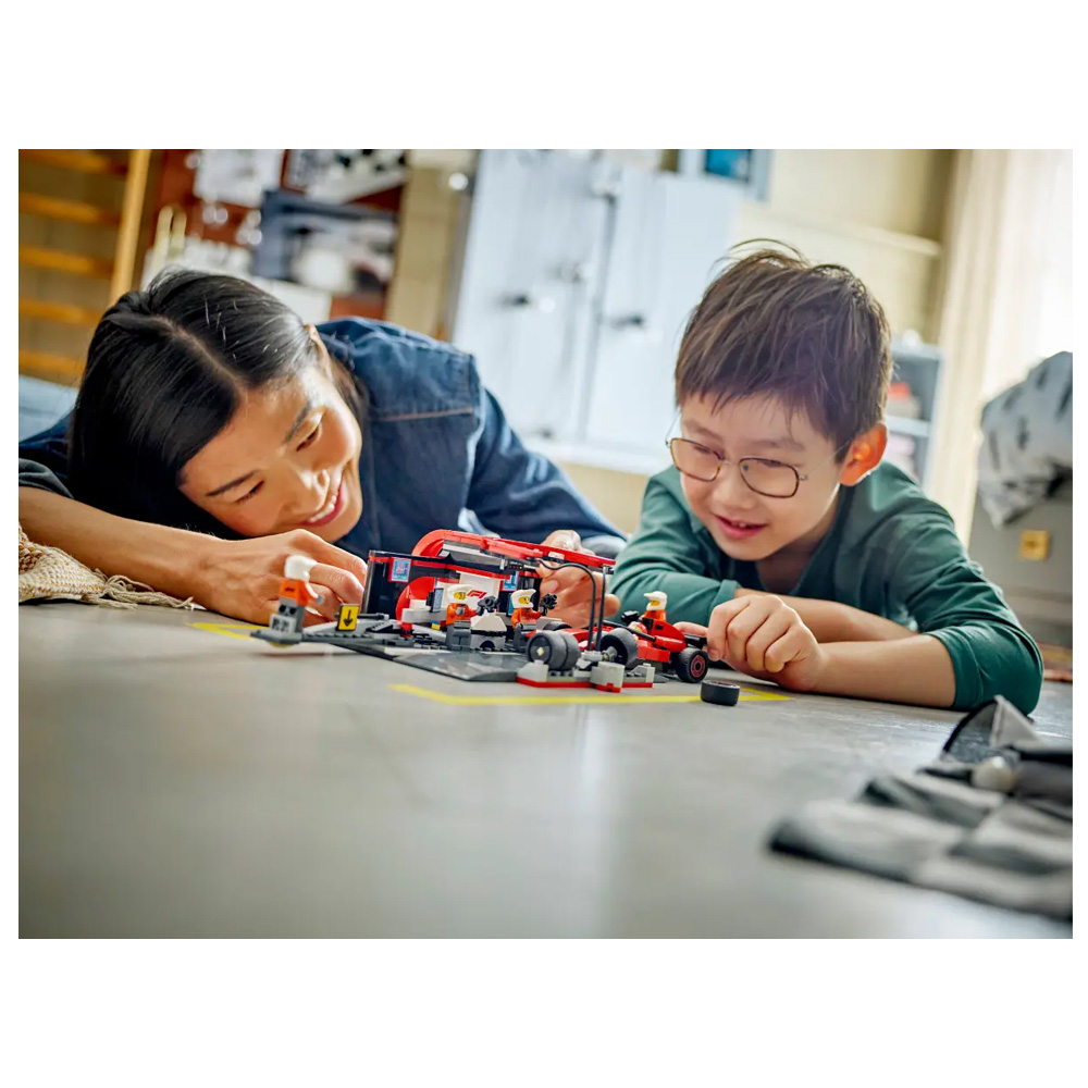 Constructor Lego City F1 Pit Stop & Pit Crew with Ferrari Car 60443 de la 6+ ani photo 3
