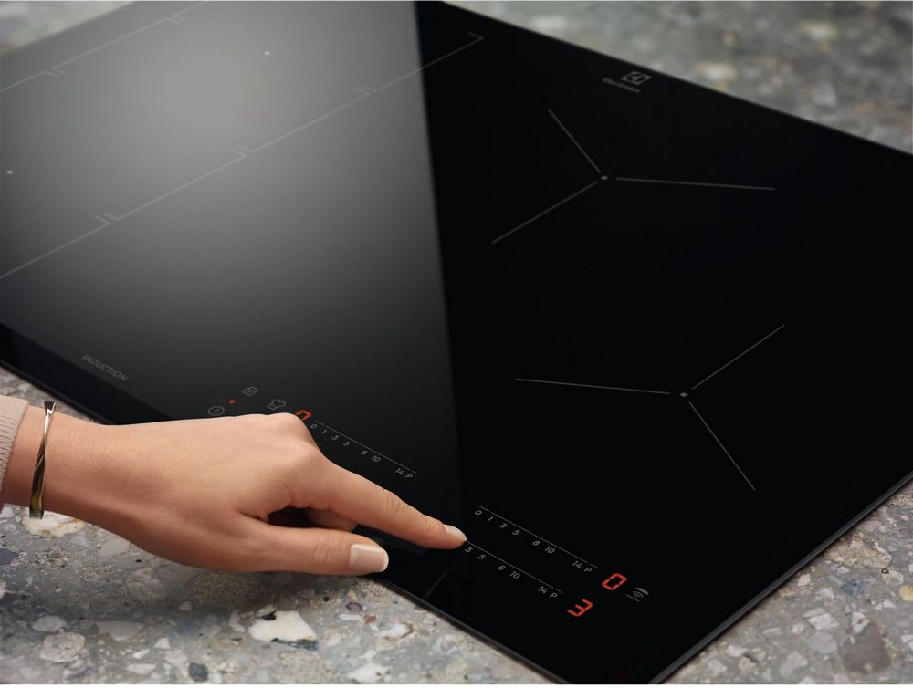 Встраиваемая индукционная панель Electrolux CIV644 photo 7