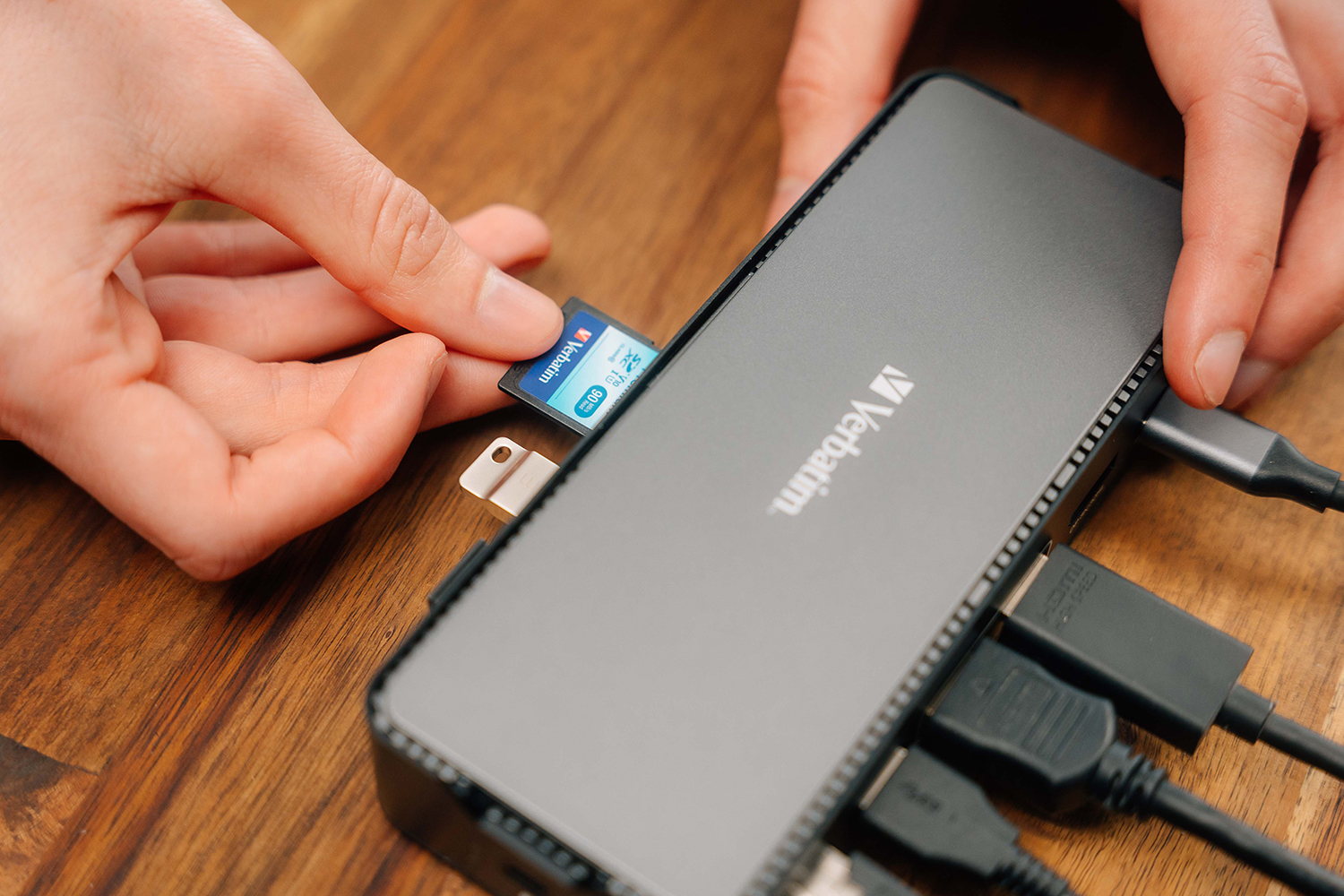Doc-Station Verbatim USB-C Pro CDS-15S wtih M.2 NVMe slot, 15 ports photo 4