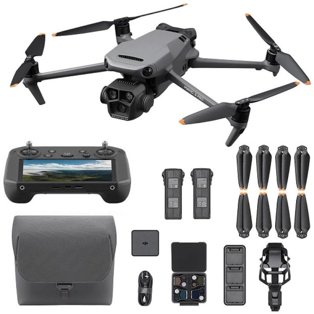 (957092) DJI Mavic 3 Pro FMC+Controller 5.5" - Portable Drone,DJI RC 5.5",48MP 4K/60fps 70mm eq.,20MP 5.1K/50fps 24mm eq.,12MP 4K/60fps 166mm eq. cams,f/2.8–f/11,max.6000m height/28km flight dist./75.6kmph speed,flight 43min,Bat5000mAh,958g (3 batteries,6 photo 8