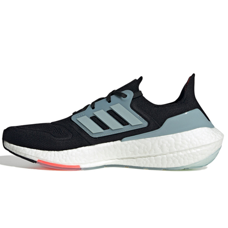 Кроссовки Adidas ULTRABOOST 22 photo Кроссовки Adidas ULTRABOOST 22 photo