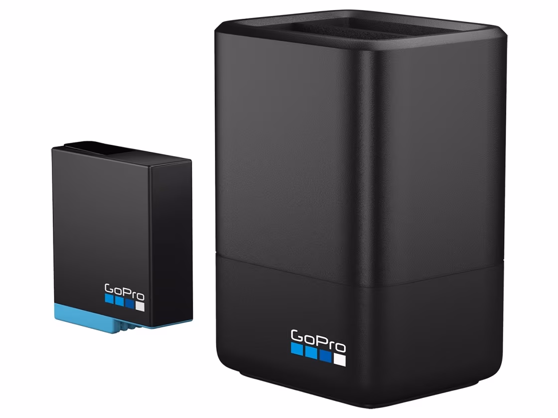 GoPro Двойное зарядное устройство + батарея (HERO8 Black) Conveniently charges 2xHERO8 Black camera batteries simultaneously. Includes a spare 1220mAh lithium-ion rechargeable battery for HERO8 Black. Compatible: HERO8 Black, HERO7 Black, HERO6 Black