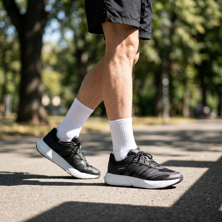 Incaltaminte Sport Adidas LIGHTBLAZE photo 2