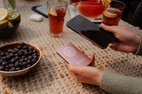 Магнитный беспроводной пауэрбанк Verbatim Charge'n'Go / 5000 mAh / Pink thumbnav 3