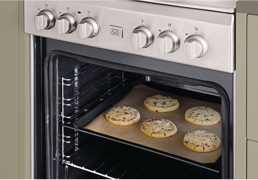 Электрическая плита Indesit IS5V5GCW/E / 4 конфорок / Стеклокерамика photo 3